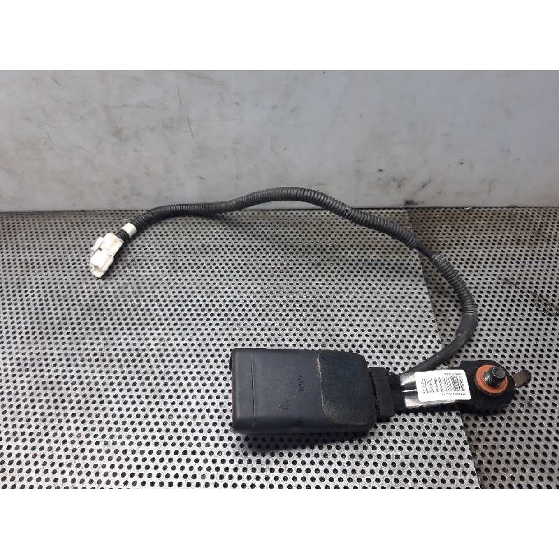 Recambio de enganche cinturon delantero derecho para kia rio 1.2 cat referencia OEM IAM - Negro 2