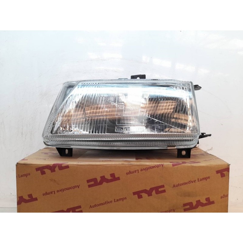 Recambio de faro izquierdo para seat ibiza (6k) referencia OEM IAM 205366082 28924 