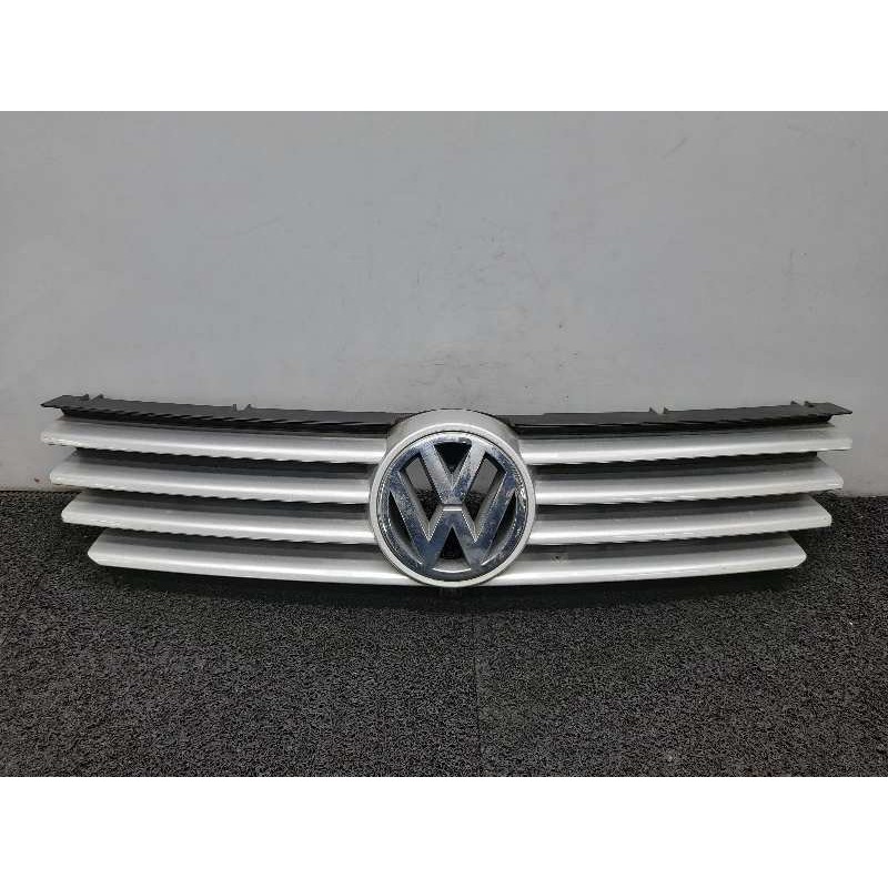 Recambio de rejilla delantera para volkswagen polo berlina (6n2) trendline referencia OEM IAM   