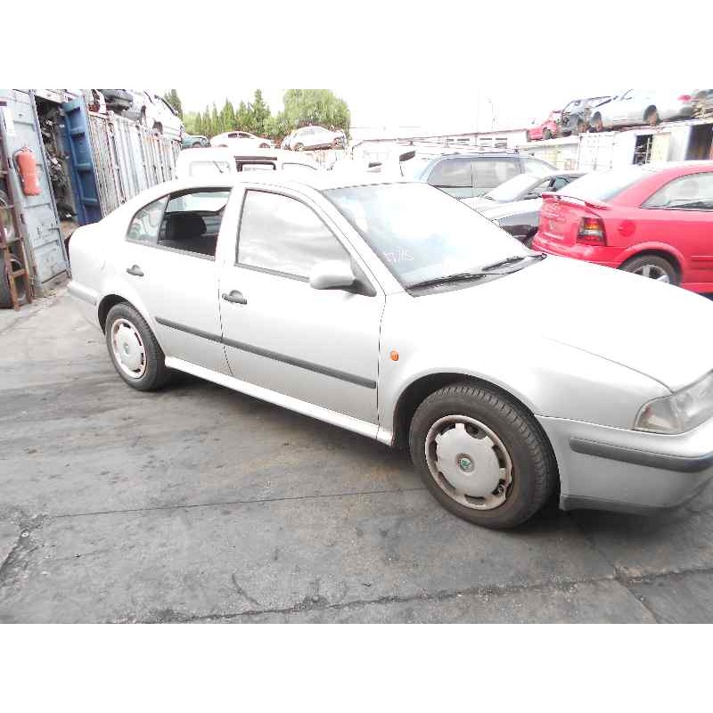 skoda octavia berlina (1u2) del año 1999