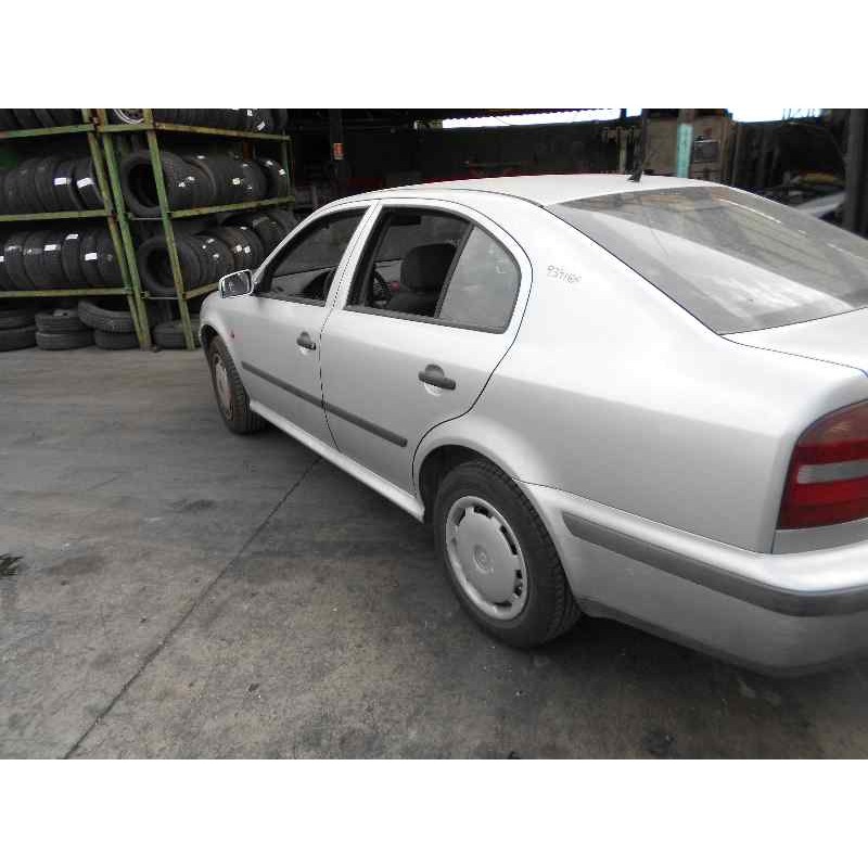 skoda octavia berlina (1u2) del año 1999