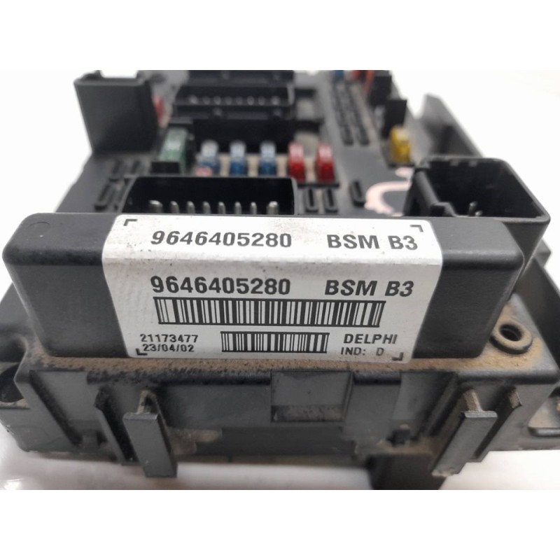 Recambio de caja reles / fusibles para peugeot 206 berlina x-line refri referencia OEM IAM 966405280 - Blanco 2