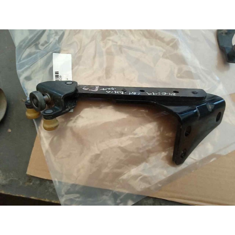 Recambio de soporte / guia puerta corredera para opel vivaro furgón l express referencia OEM IAM 98080758 - Blanco 3
