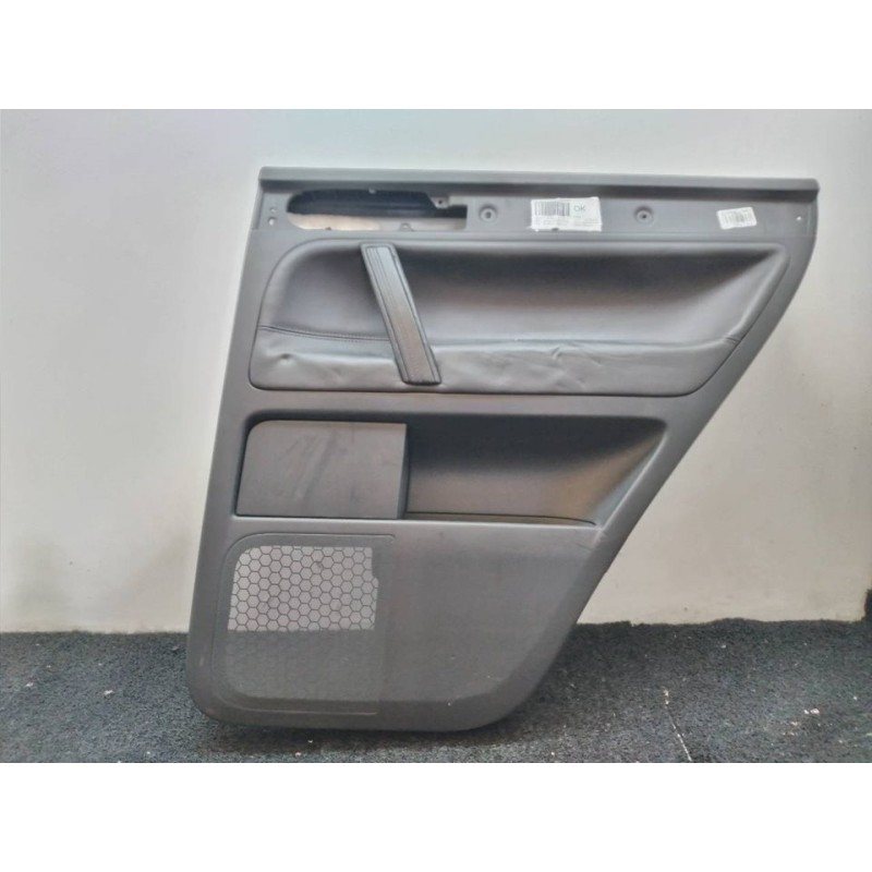 Recambio de guarnecido puerta trasera derecha para volkswagen touareg (7la) tdi v10 referencia OEM IAM 7L6867212BT  