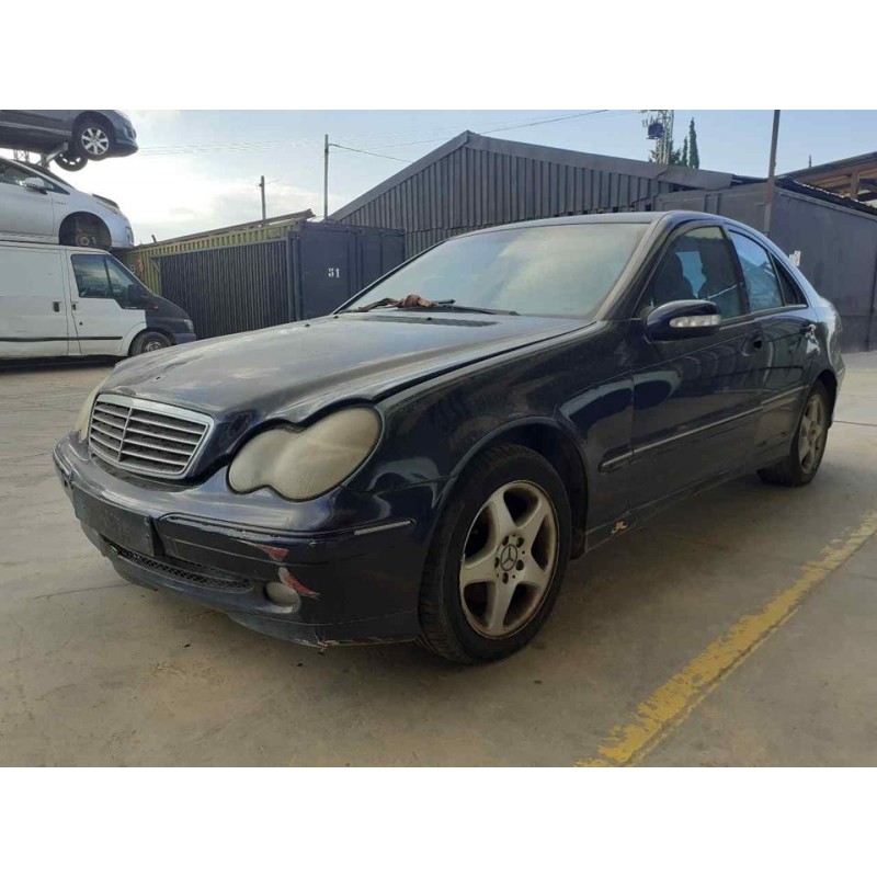 mercedes-benz clase c (w203) berlina del año 2001