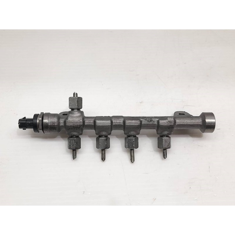 Recambio de rampa inyectora para opel astra j lim. sport referencia OEM IAM 0445214221  BOSCH