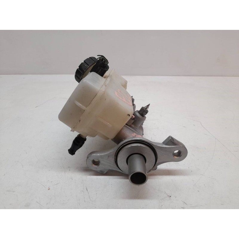 Recambio de bomba freno para dacia sandero stepway referencia OEM IAM 8304 - Negro 3