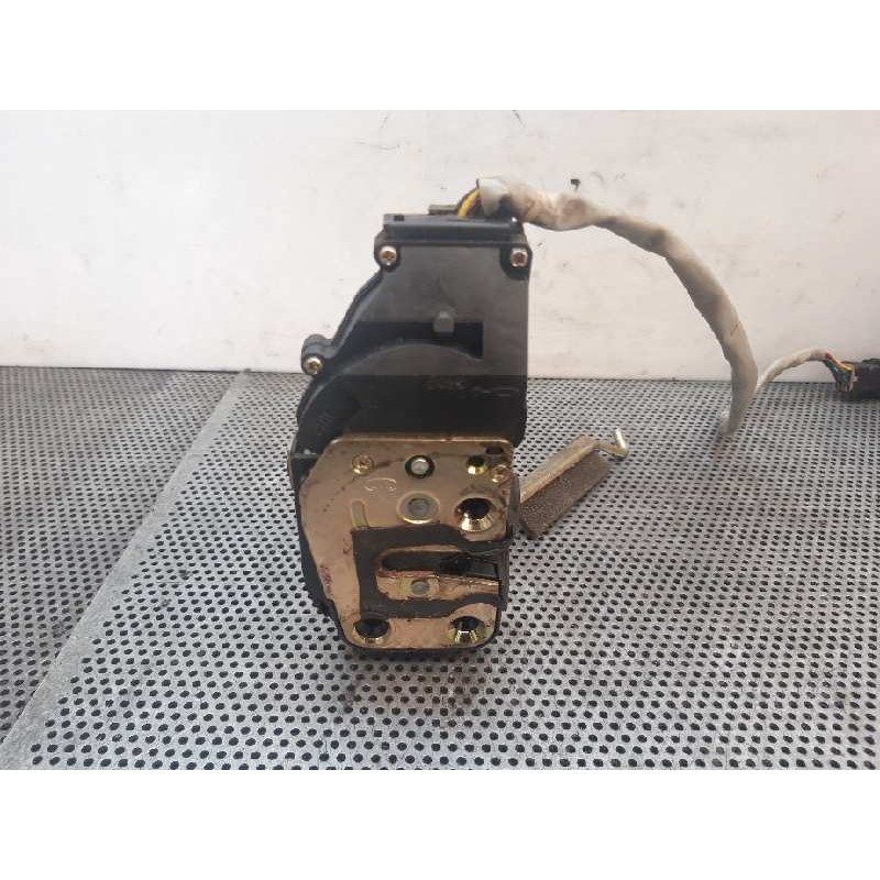 Recambio de cerradura puerta delantera derecha para kia carens 2.0 crdi lx monovolumen referencia OEM IAM   