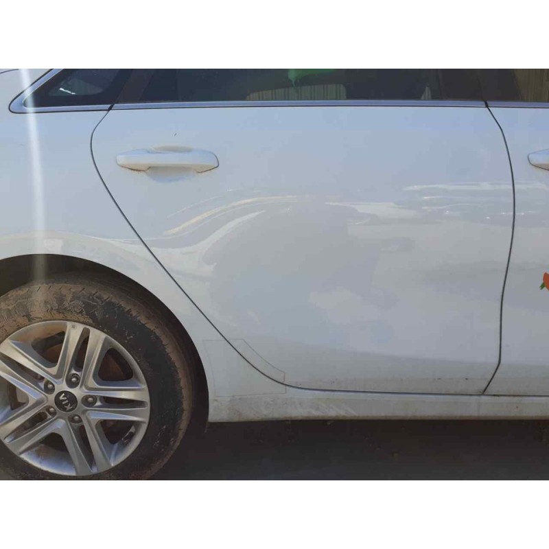 Recambio de puerta trasera derecha para kia ceed (cd) 1.6 crdi 115 referencia OEM IAM - Blanco 2