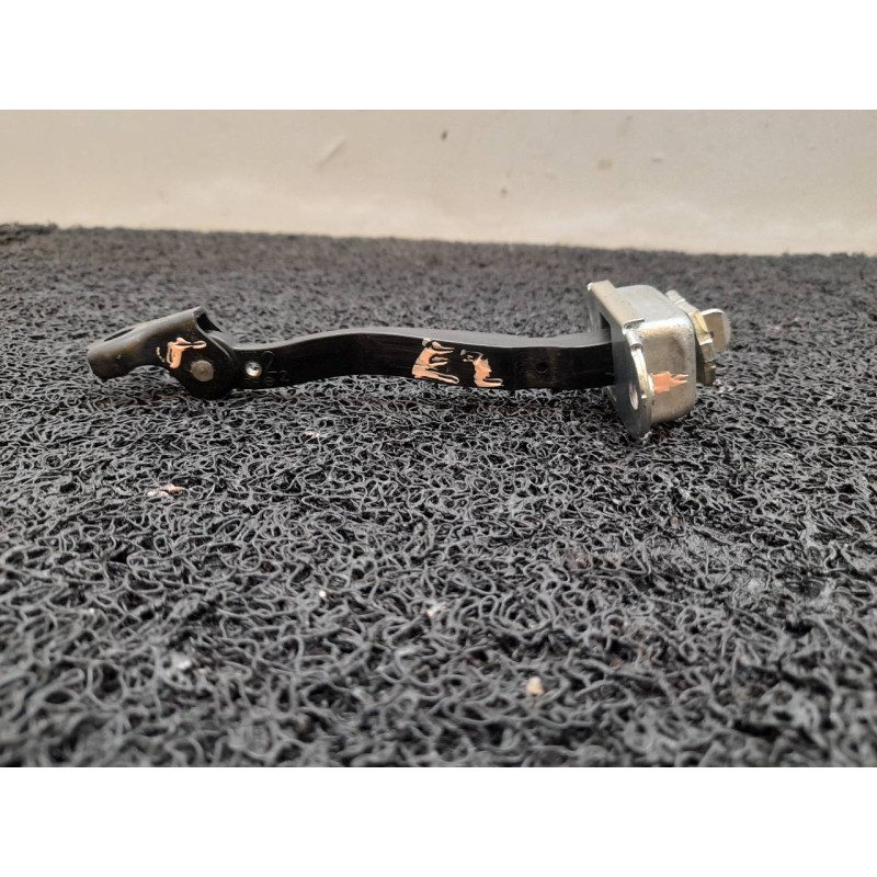 Recambio de retenedor puerta delantera derecha para nissan juke (f15) kuro referencia OEM IAM   