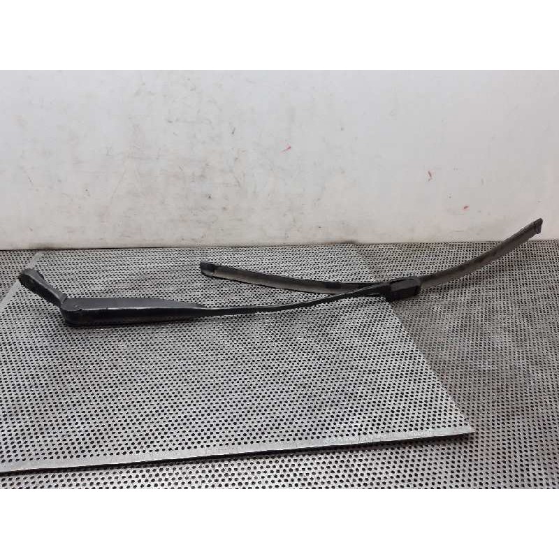 Recambio de brazo limpia delantero derecho para fiat nuova 500 (150) lounge referencia OEM IAM B920  