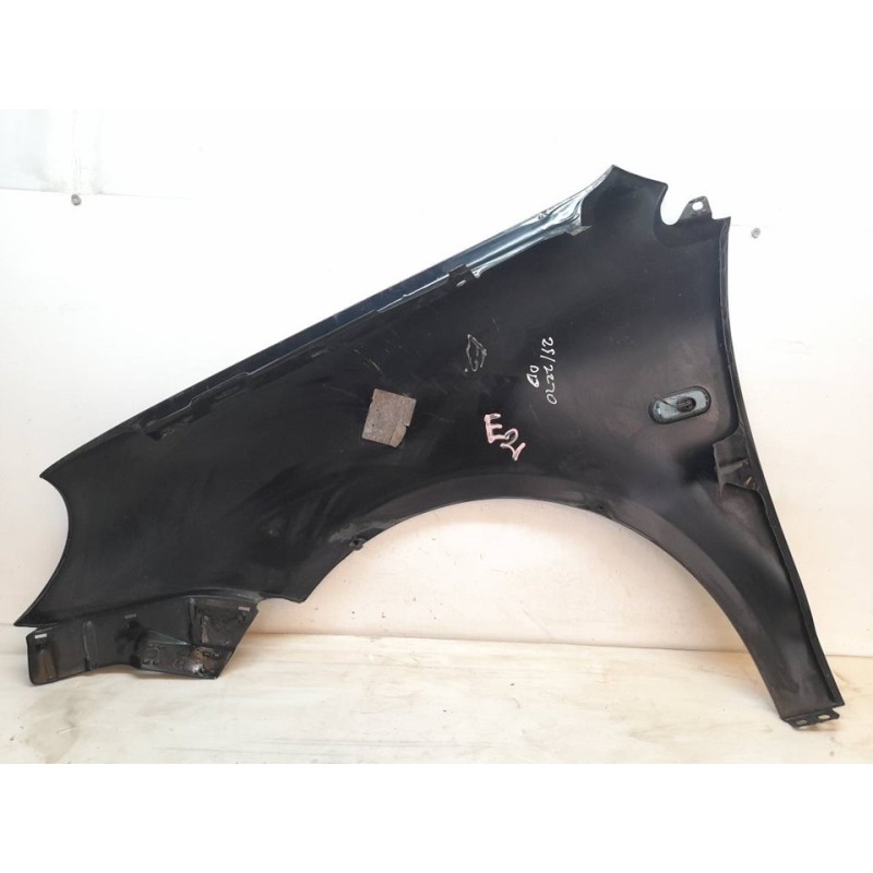 Recambio de aleta delantera derecha para volkswagen polo (9n1) trendline referencia OEM IAM - Negro 2