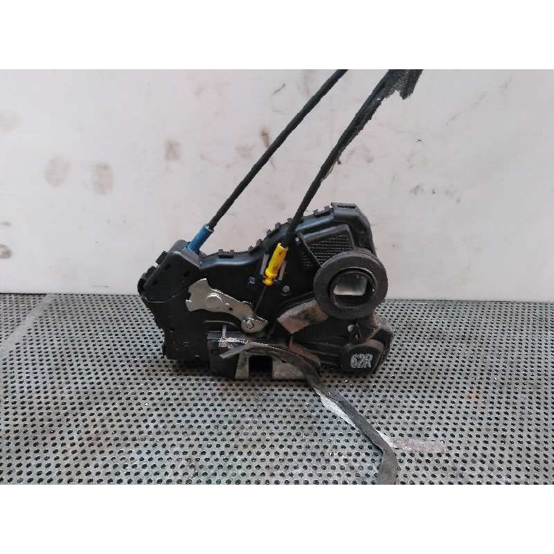 Recambio de cerradura puerta delantera derecha para toyota corolla verso (r1) 2.2 turbodiesel cat referencia OEM IAM - Blanco