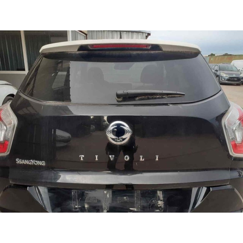 Recambio de porton trasero para ssangyong tivoli limited 4x2 referencia OEM IAM   