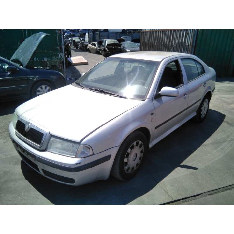skoda octavia berlina (1u2) del año 2002