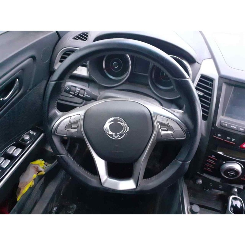 Recambio de volante para ssangyong tivoli limited 4x2 referencia OEM IAM 2