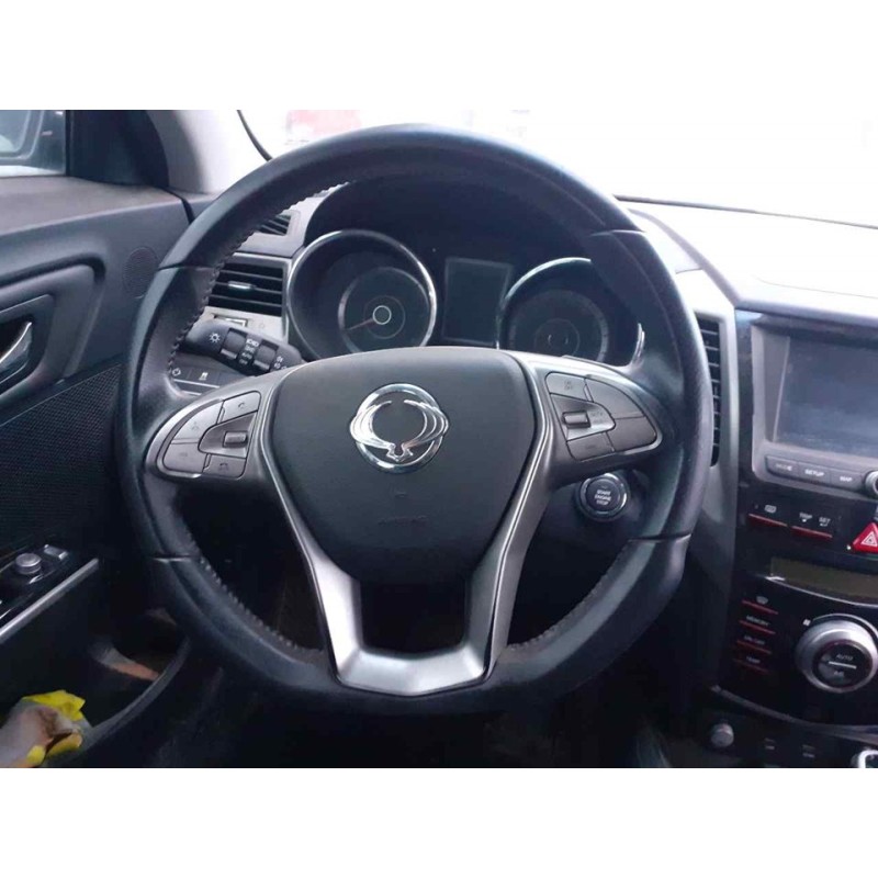 Recambio de volante para ssangyong tivoli limited 4x2 referencia OEM IAM 3