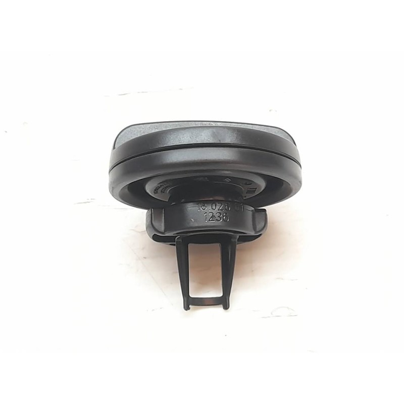 Recambio de tapon combustible para peugeot 3008 allure referencia OEM IAM 18026011236 2
