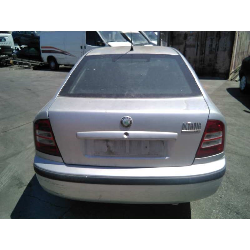 skoda octavia berlina (1u2) del año 2002