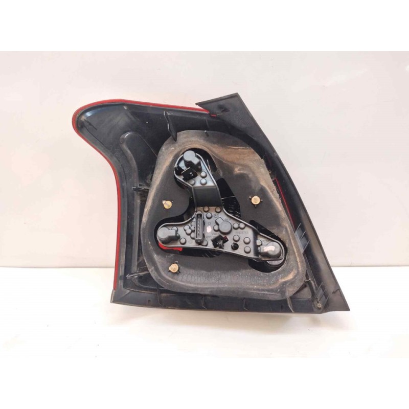 Recambio de piloto trasero derecho para toyota avensis berlina (t25) 2.0 d4-d sol sedán (4-ptas) referencia OEM IAM 2