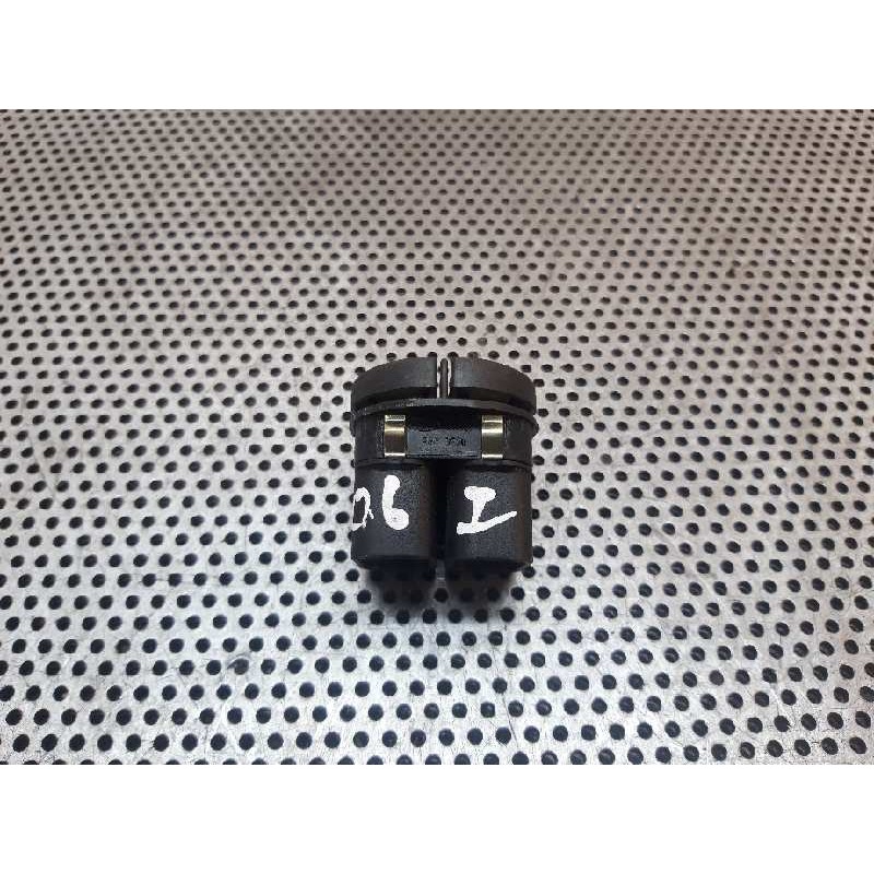 Recambio de mando elevalunas delantero izquierdo para ford fiesta berlina ghia referencia OEM IAM - Verde 3