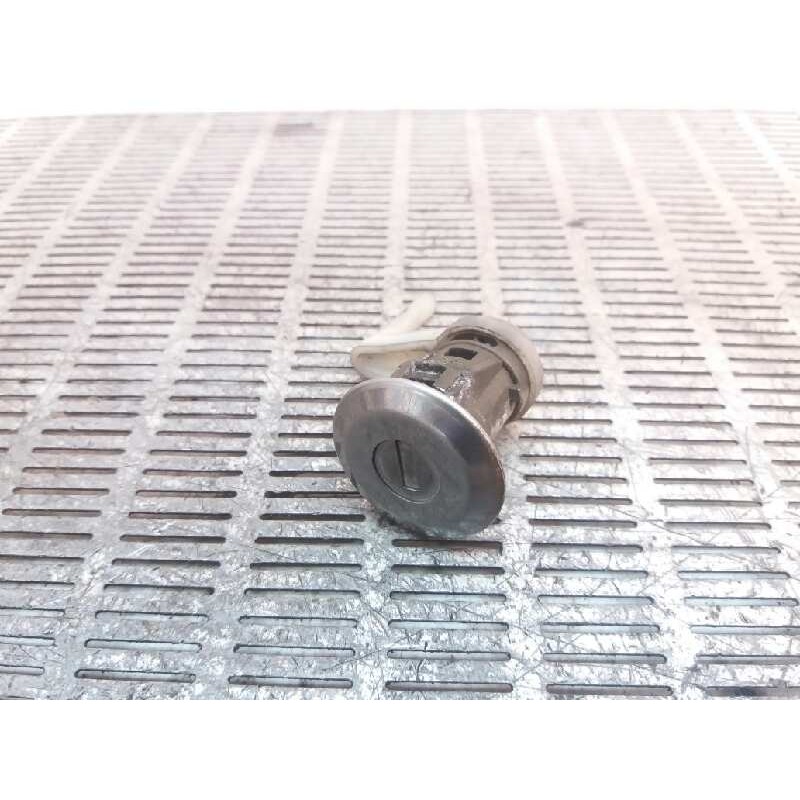 Recambio de bombin puerta delantera izquierda para peugeot 206 berlina 1.4 referencia OEM IAM   