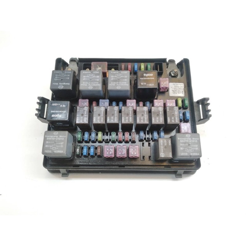 Recambio de caja reles / fusibles para ssangyong rodius xdi limited awd referencia OEM IAM A100DSL 05G01M 