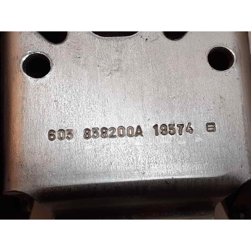 Recambio de cinturon seguridad delantero derecho para volkswagen polo (9n3) united referencia OEM IAM 605858200A - Rojo 2