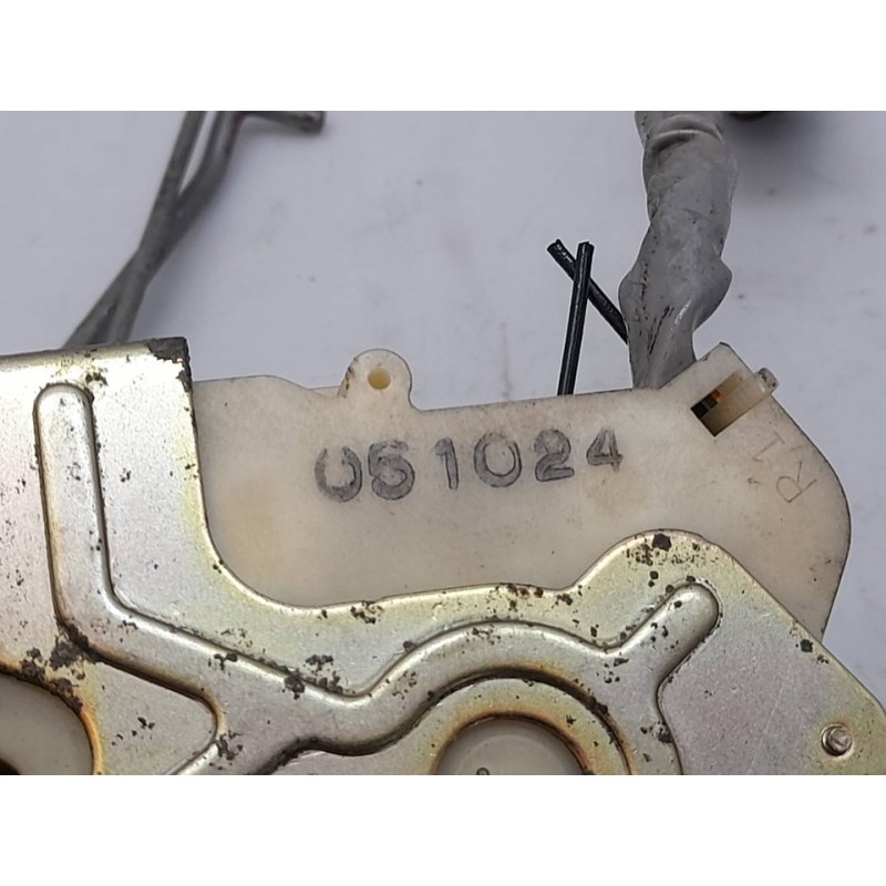 Recambio de cerradura puerta delantera derecha para kia sorento 2.5 crdi ex referencia OEM IAM 051024 2