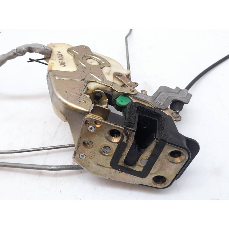 Recambio de cerradura puerta delantera derecha para kia sorento 2.5 crdi ex referencia OEM IAM 051024 3
