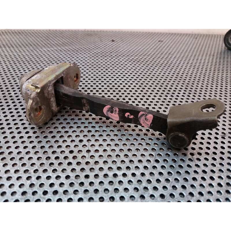 Recambio de retenedor puerta delantera derecha para nissan almera tino (v10m) 2.2 16v turbodiesel cat referencia OEM IAM - Blanco 2