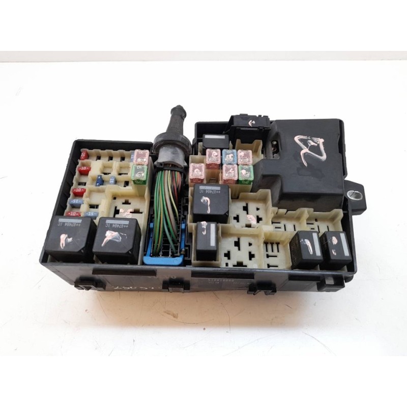 Recambio de caja reles / fusibles para volvo c30 1.8 kinetic referencia OEM IAM 8688040 3M5T14A142AB 518818000