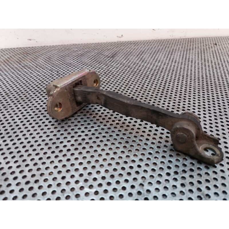 Recambio de retenedor puerta trasera derecha para nissan almera tino (v10m) 2.2 16v turbodiesel cat referencia OEM IAM - Blanco 2