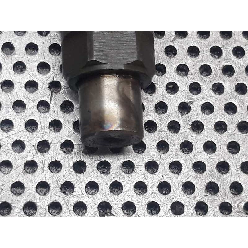 Recambio de inyector para renault master combi desde '98 2.5 diesel referencia OEM IAM KBE58S8 866 2