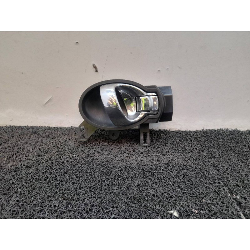Recambio de maneta interior delantera derecha para nissan juke (f15) kuro referencia OEM IAM   