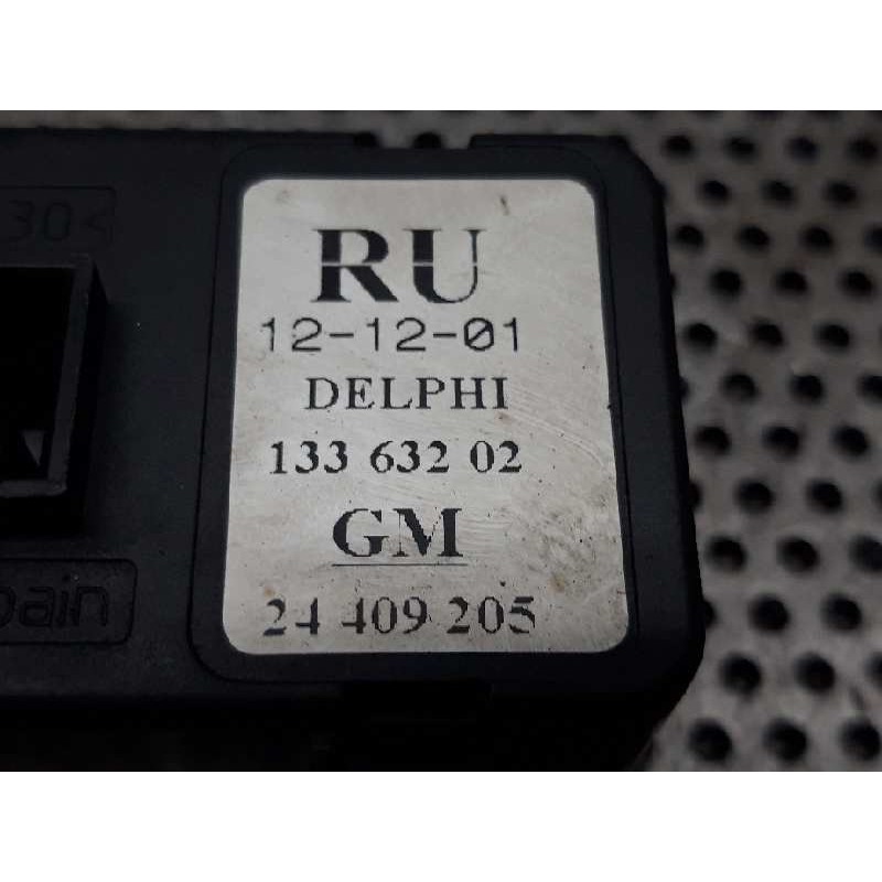 Recambio de mando elevalunas delantero izquierdo para opel corsa c club referencia OEM IAM 13363202 3