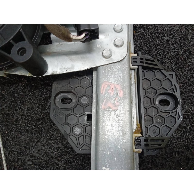 Recambio de elevalunas delantero derecho para dacia sandero stepway comfort referencia OEM IAM 807209299R - Blanco 4