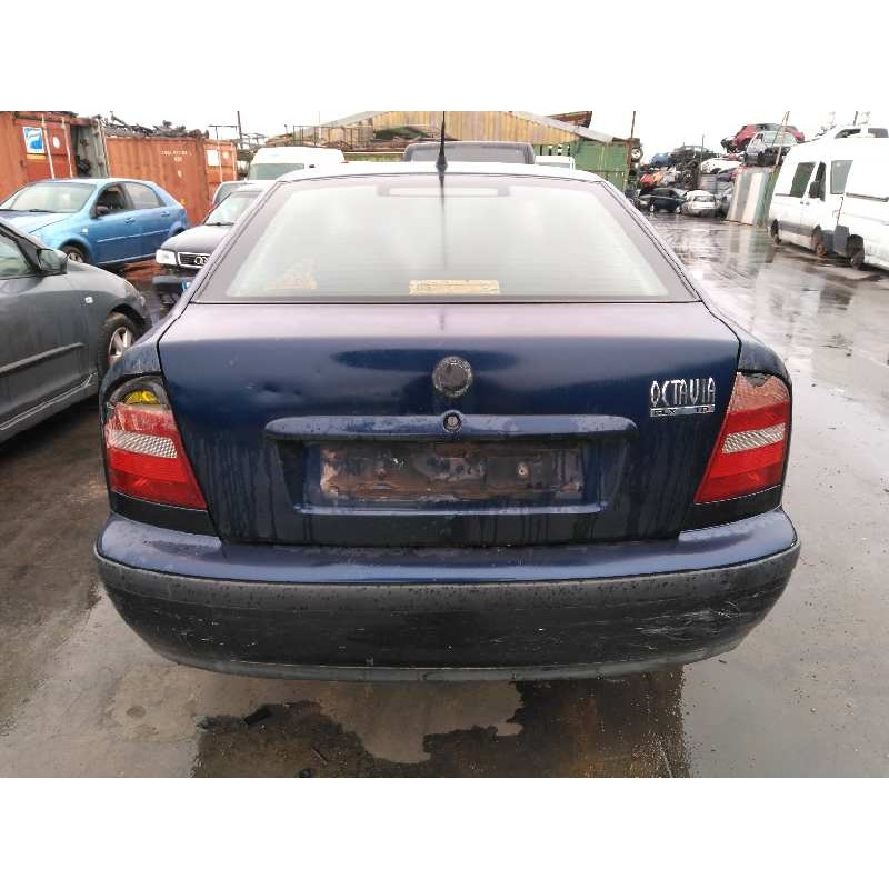 skoda octavia berlina (1u2) del año 2000