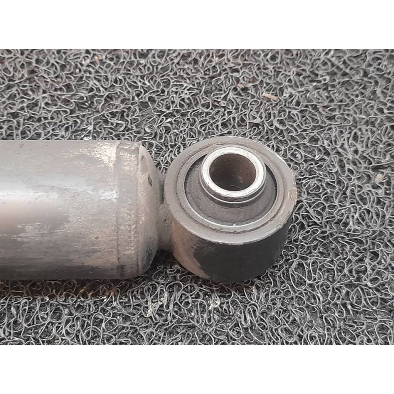 Recambio de amortiguador trasero izquierdo para kia sorento 2.5 crdi ex referencia OEM IAM 2