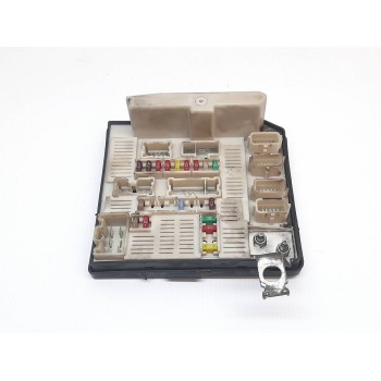 CAJA RELES / FUSIBLES 8200451902 