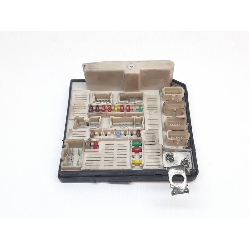 Recambio de caja reles / fusibles para renault kangoo expression referencia OEM IAM 8200451902  