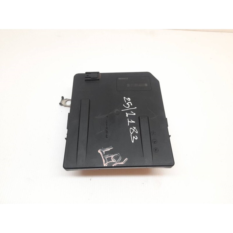 Recambio de caja reles / fusibles para renault kangoo expression referencia OEM IAM 8200451902 - Blanco 2