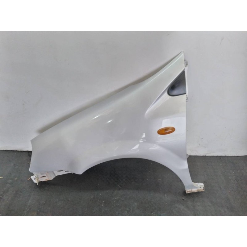 Recambio de aleta delantera izquierda para nissan almera tino (v10m) ambience referencia OEM IAM   