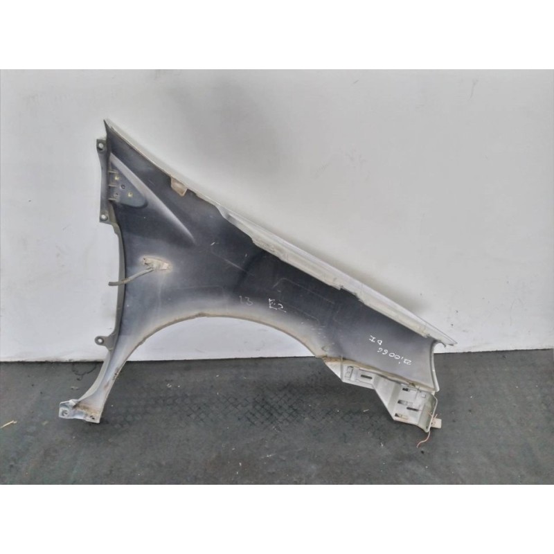 Recambio de aleta delantera izquierda para nissan almera tino (v10m) ambience referencia OEM IAM 2