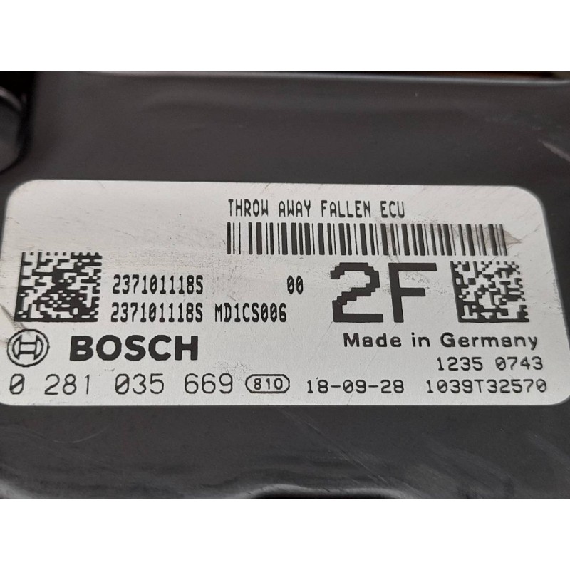 Recambio de centralita motor uce para dacia sandero stepway comfort referencia OEM IAM 0281035669 237101118S BOSCH - Blanco 3