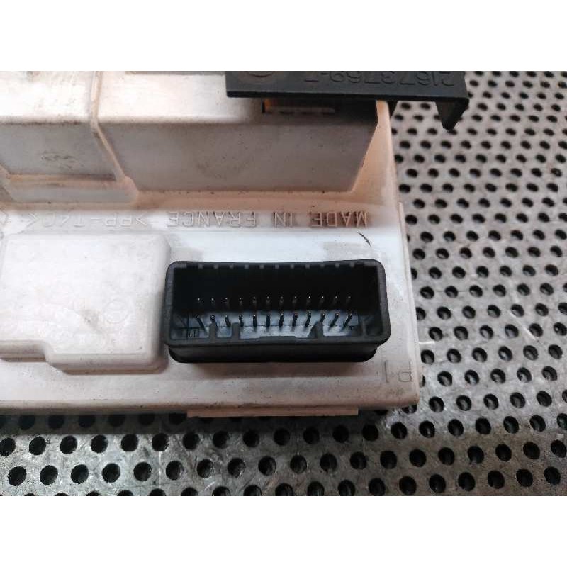 Recambio de pantalla multifuncion para renault megane ii berlina 5p dynamique referencia OEM IAM 8200350498A - Negro 2