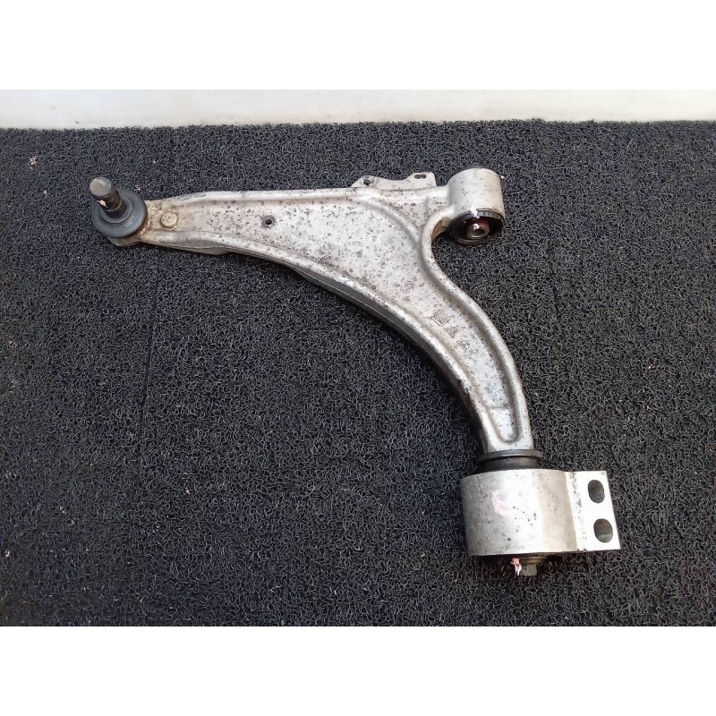 Recambio de brazo suspension inferior delantero izquierdo para opel astra j lim. excellence referencia OEM IAM 13334021  