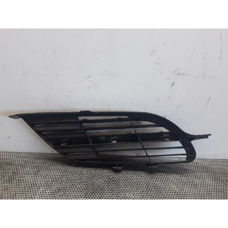 Recambio de rejilla delantera para nissan almera tino (v10m) básico referencia OEM IAM 2