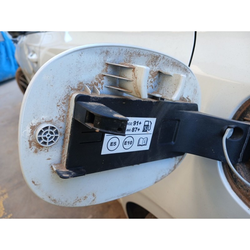 Recambio de tapa exterior combustible para kia ceed tourer (cd) 1.0 t-gdi referencia OEM IAM - Blanco 2
