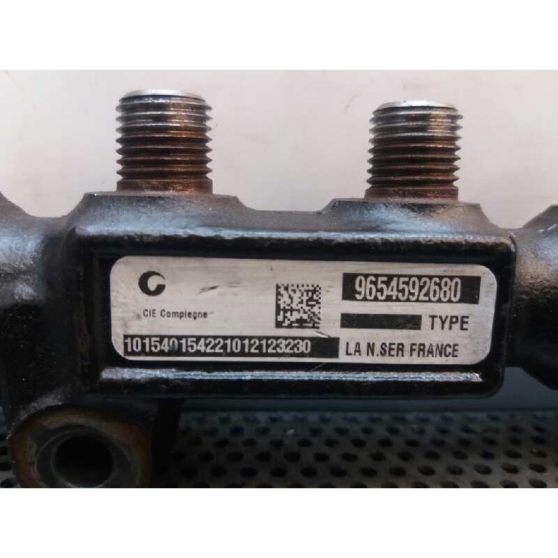 Recambio de rampa inyectora para ford focus lim. (cb4) titanium referencia OEM IAM 9654592680 - Blanco 2